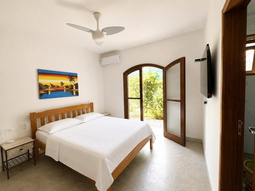 Casa Pandora Itamambuca - Vista para porta da Suíte 2 para o quintal
